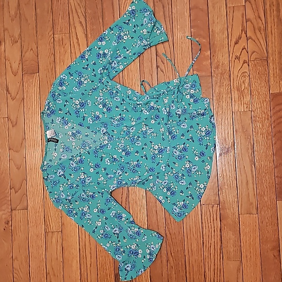 NWOT tops from H&M cropped eyelet pink top, green floral wrap blouse size 8 - Picture 2 of 7